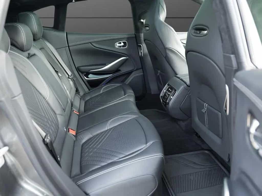 Aston Martin DBX 550 09/2024-photo-27