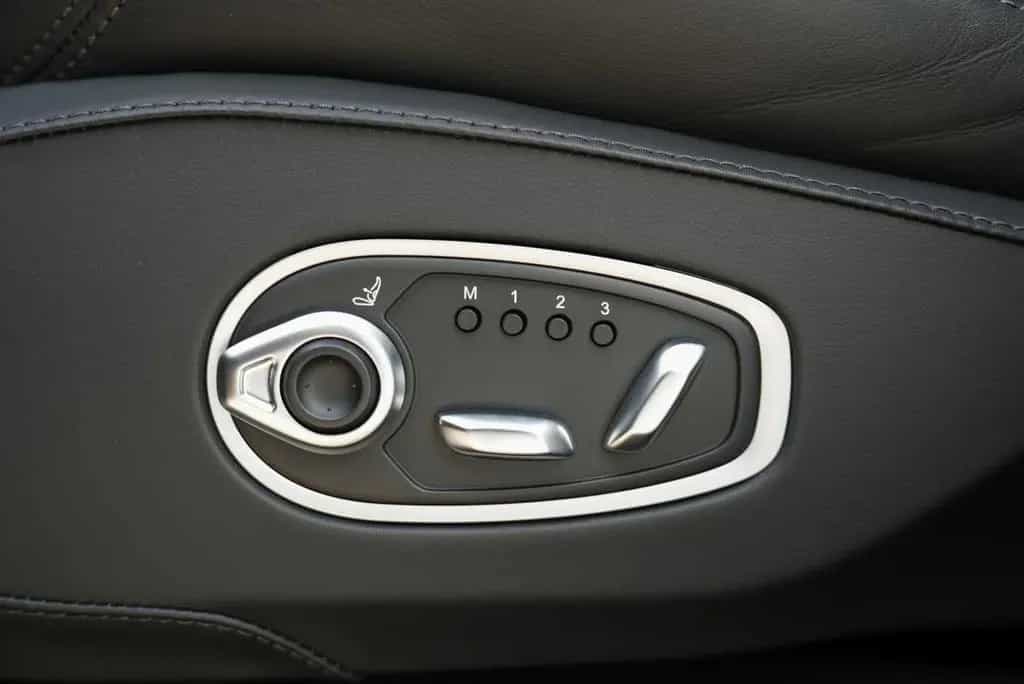 Aston Martin DBX 550 09/2024-photo-29