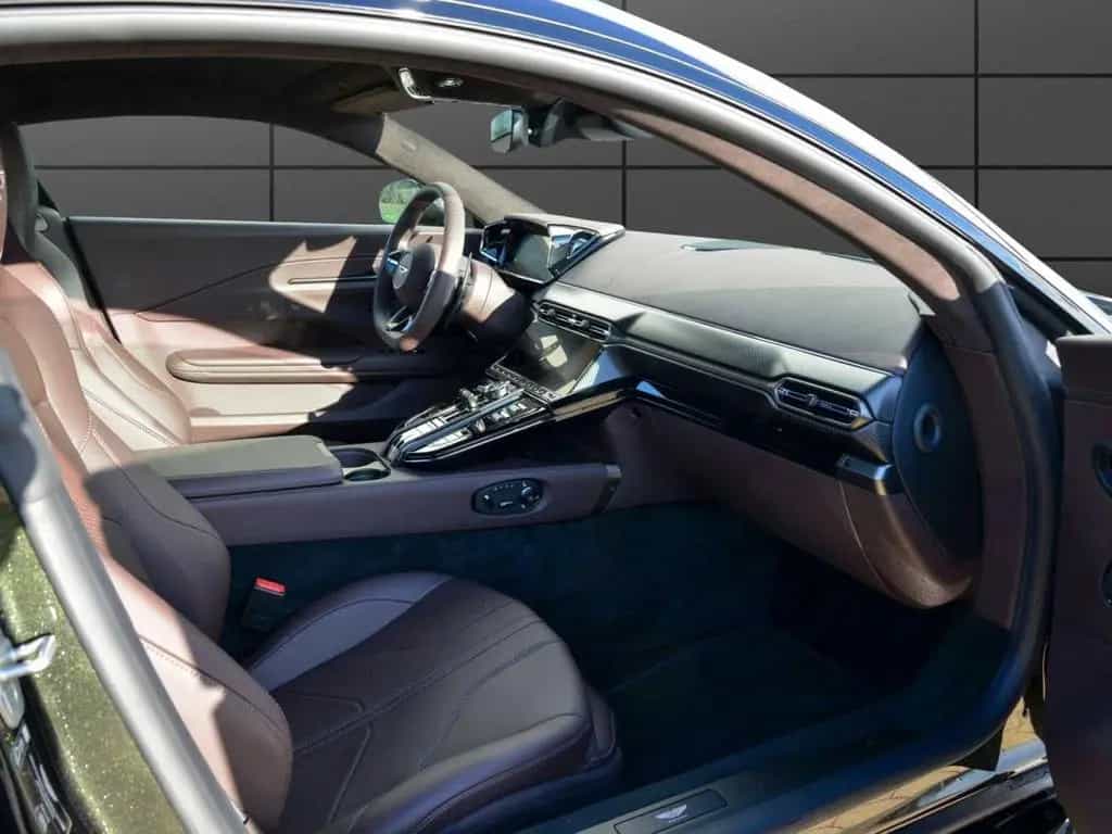 Aston Martin V8 Vantage Coupe null-photo-12
