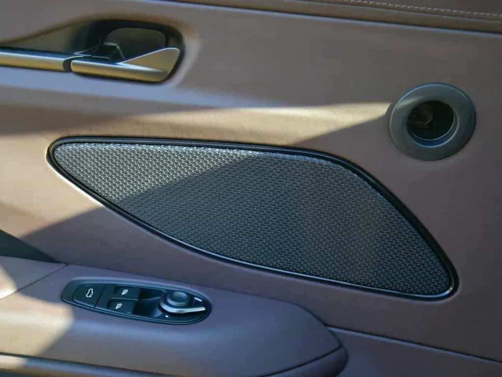Aston Martin V8 Vantage Coupe null-photo-22
