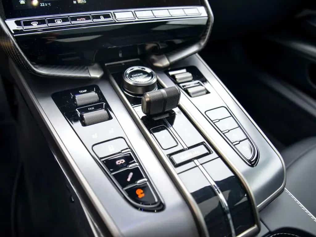 Aston Martin Vanquish Coupe 01/2025-photo-9