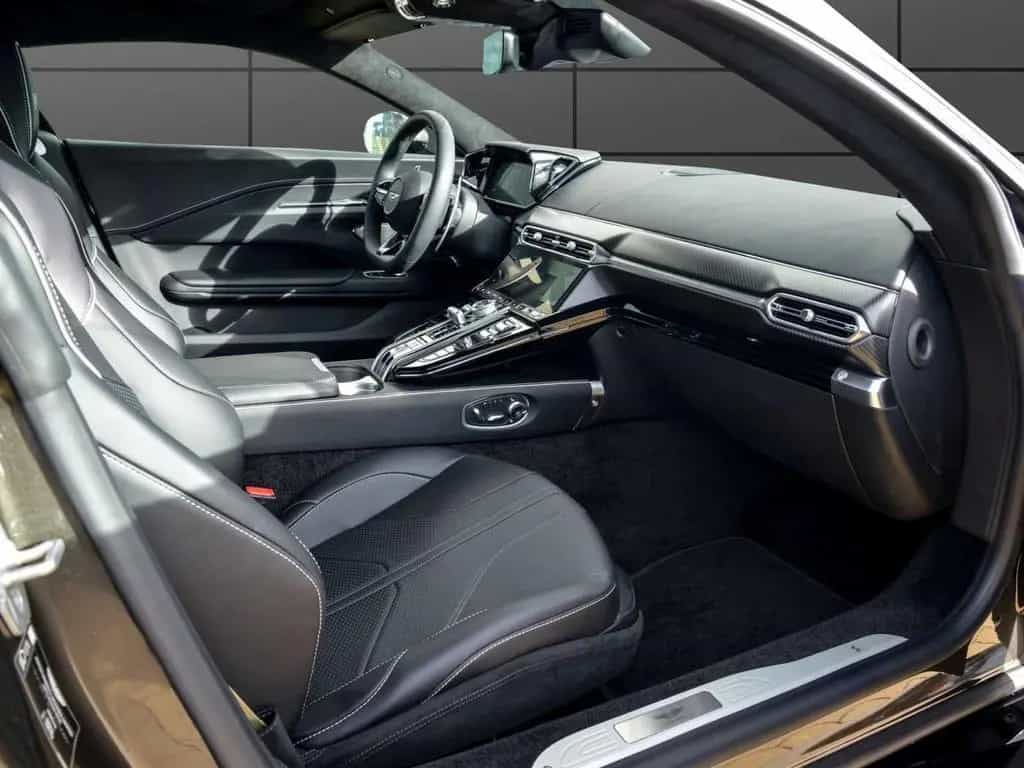 Aston Martin V8 Vantage Coupe 01/2026-photo-11