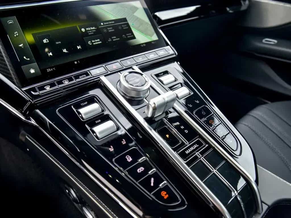 Aston Martin V8 Vantage Coupe 01/2026-photo-15