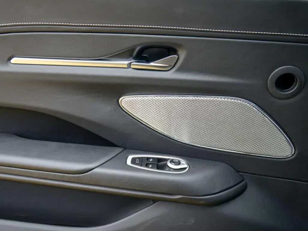 Aston Martin V8 Vantage Coupe 01/2026-photo-23