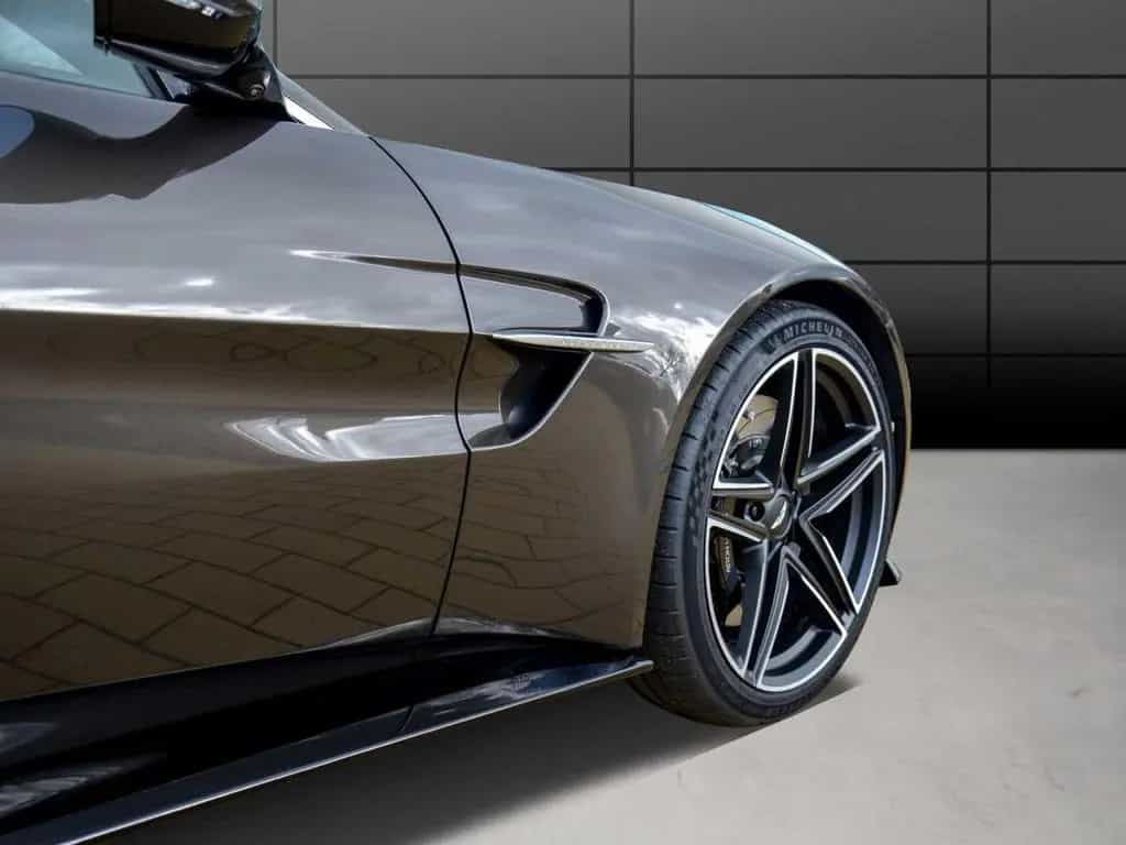 Aston Martin V8 Vantage Coupe 01/2026-photo-4