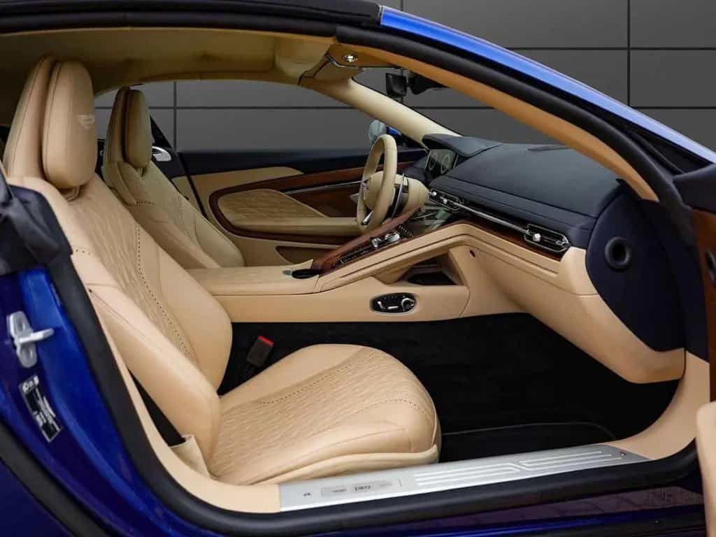 Aston Martin DB12 Volante 05/2024-photo-11