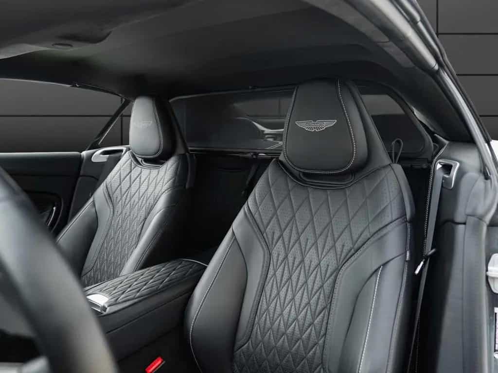 Aston Martin DB12 Volante 06/2024-photo-11