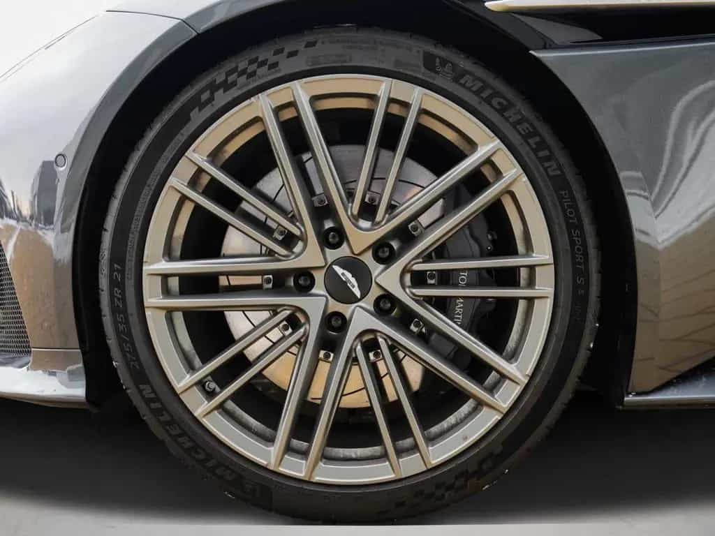 Aston Martin DB12 Volante 06/2024-photo-29