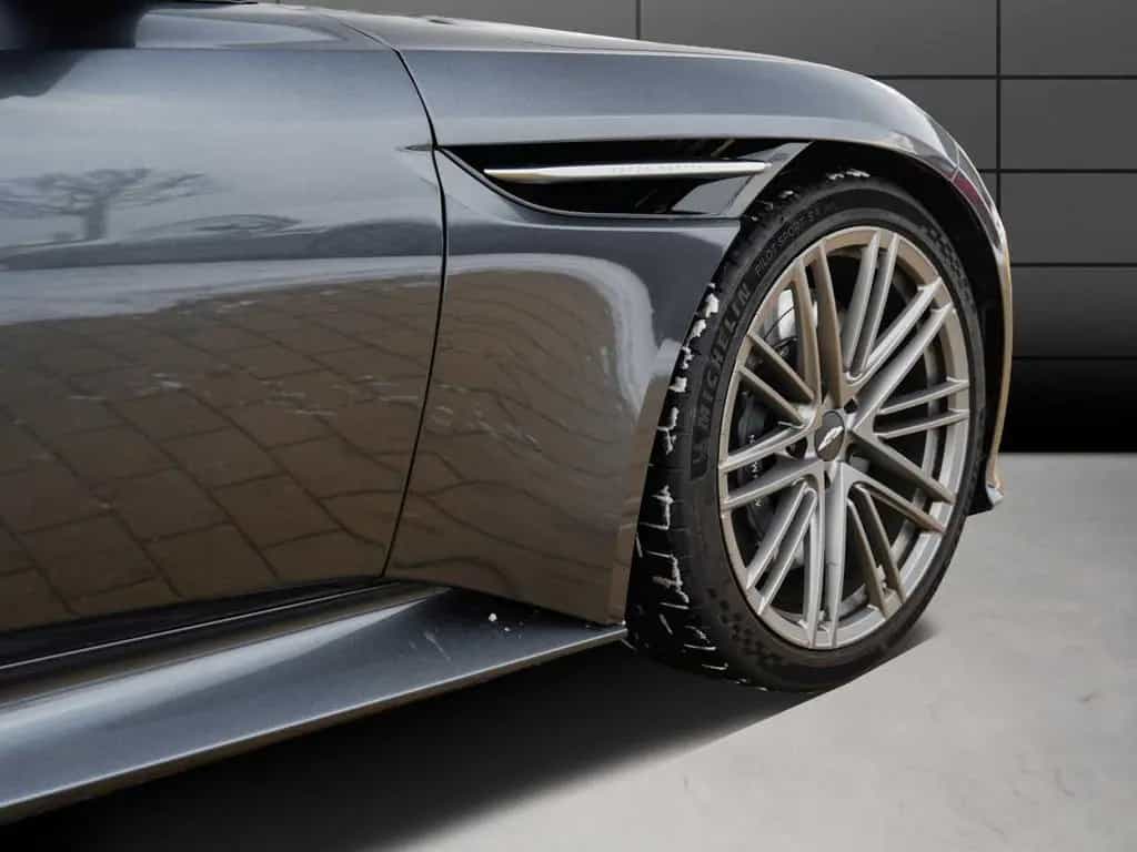 Aston Martin DB12 Volante 06/2024-photo-8