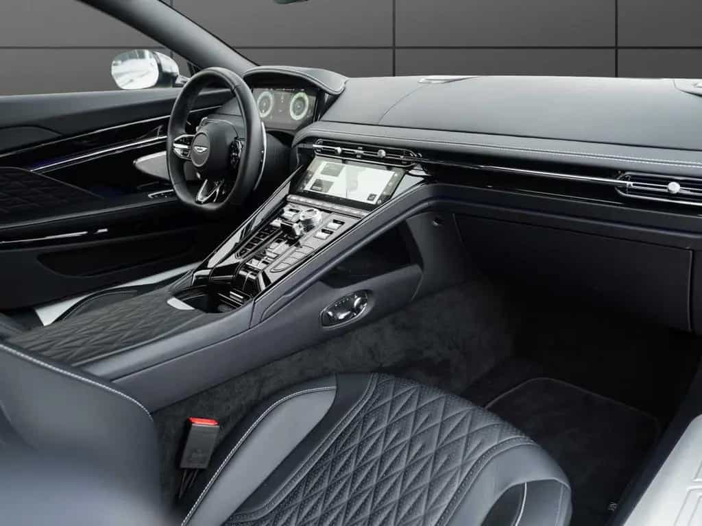 Aston Martin DB12 Volante 06/2024-photo-9