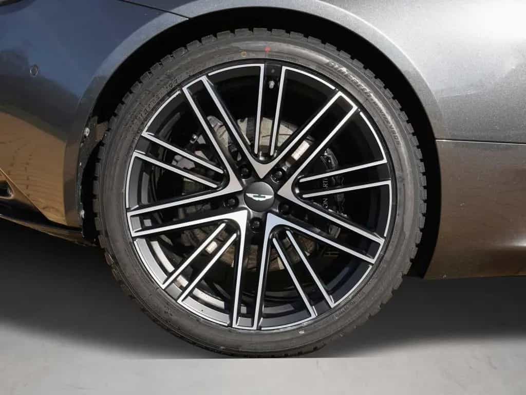 Aston Martin DB12 Volante 09/2024-photo-11