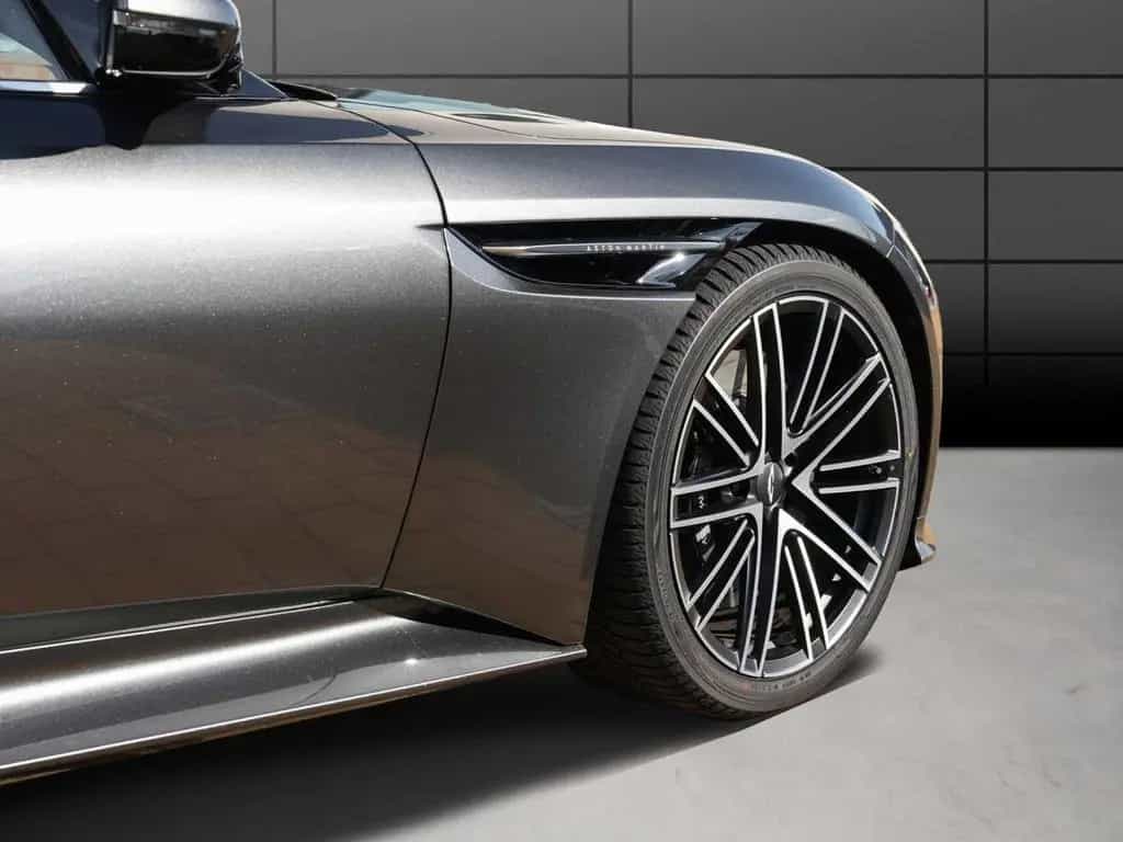 Aston Martin DB12 Volante 09/2024-photo-16