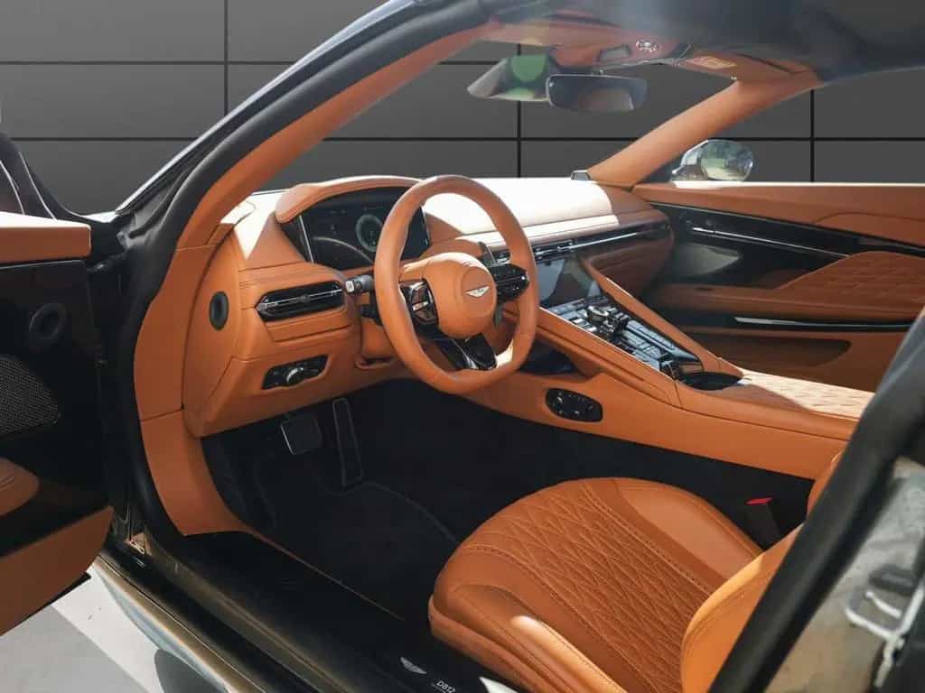 Aston Martin DB12 Volante 09/2024-photo-18