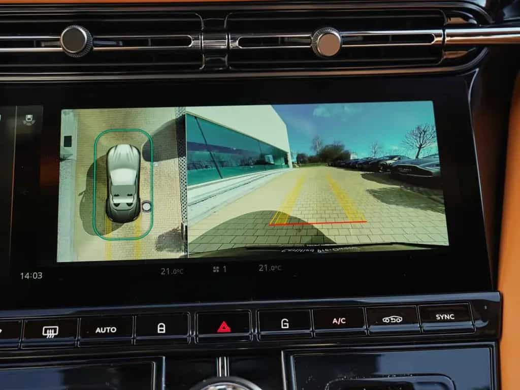 Aston Martin DB12 Volante 09/2024-photo-24