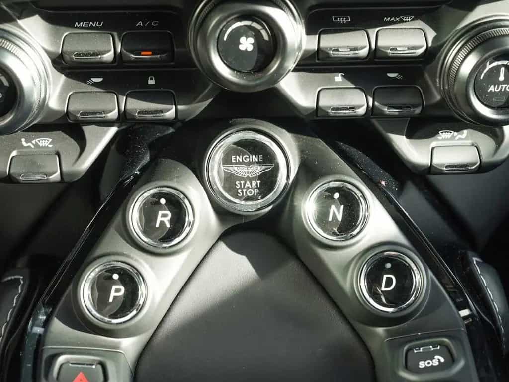 Aston Martin V8 Vantage Roadster 04/2022-photo-15