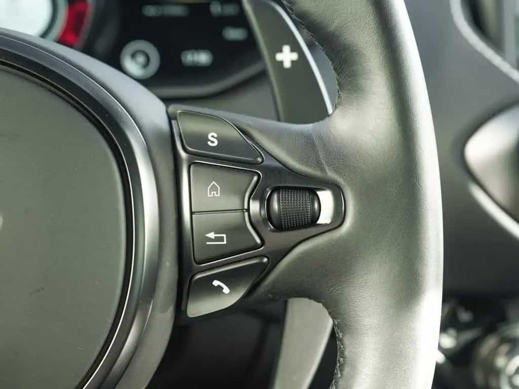 Aston Martin V8 Vantage Roadster 04/2022-photo-17
