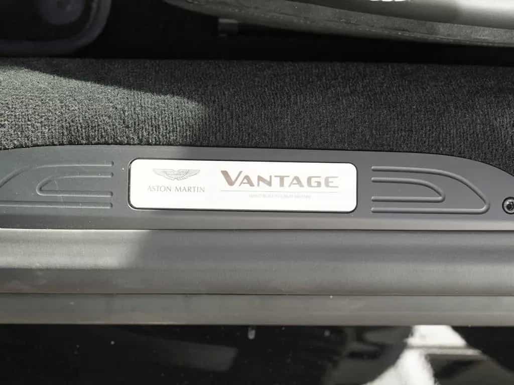 Aston Martin V8 Vantage Roadster 04/2022-photo-31