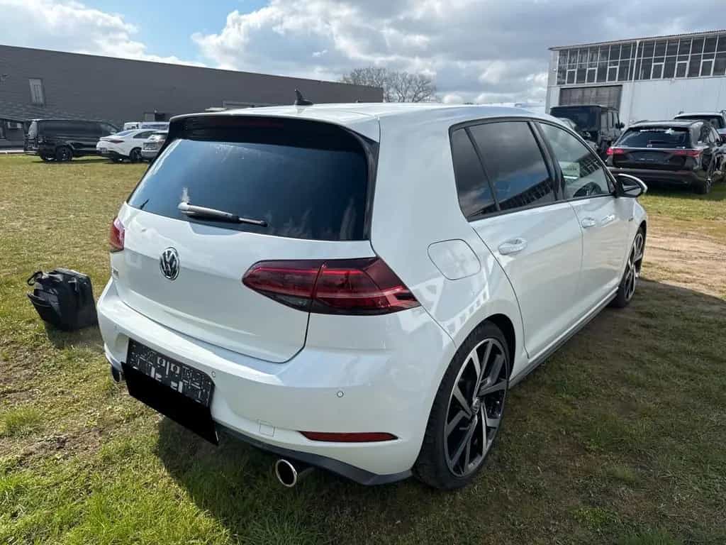Volkswagen Golf VII GTI 6Gang ACC DIGITALTACHO LED AMBIENTE 07/2018-photo-2