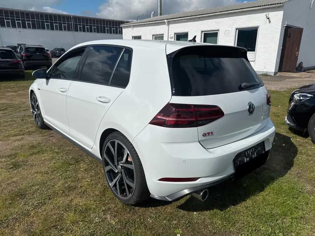 Volkswagen Golf VII GTI 6Gang ACC DIGITALTACHO LED AMBIENTE 07/2018-photo-3