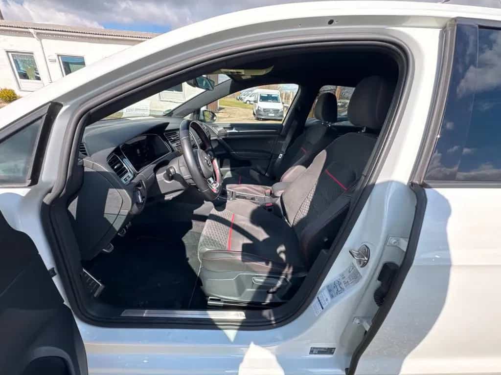 Volkswagen Golf VII GTI 6Gang ACC DIGITALTACHO LED AMBIENTE 07/2018-photo-4