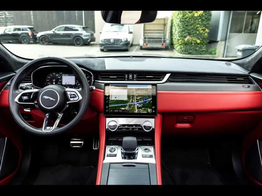 Jaguar F-Pace P550 SVR°WARRANTY 1/29°AHK°PANO°CARBON 01/2024-photo-13