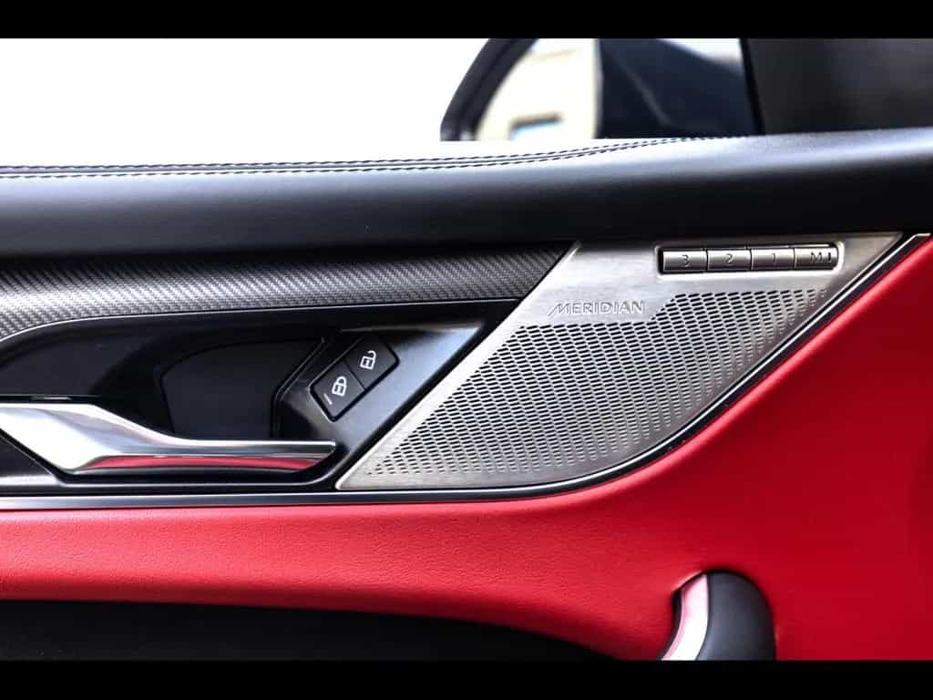 Jaguar F-Pace P550 SVR°WARRANTY 1/29°AHK°PANO°CARBON 01/2024-photo-15