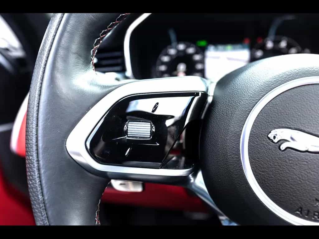 Jaguar F-Pace P550 SVR°WARRANTY 1/29°AHK°PANO°CARBON 01/2024-photo-20