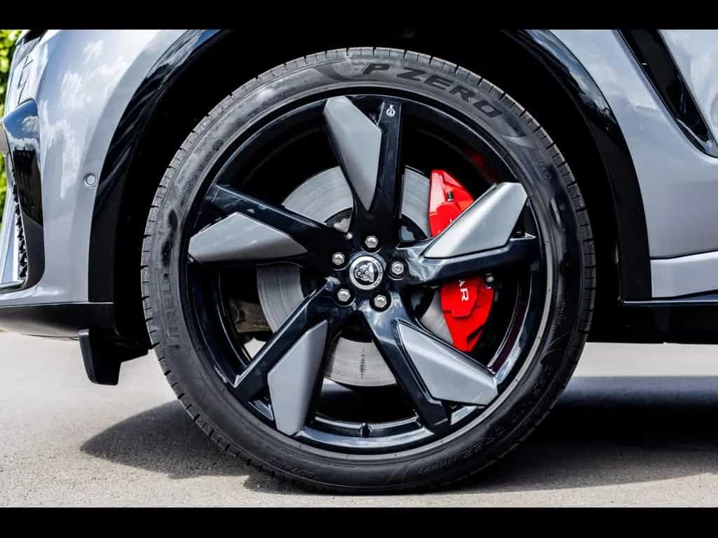 Jaguar F-Pace P550 SVR°WARRANTY 1/29°AHK°PANO°CARBON 01/2024-photo-7