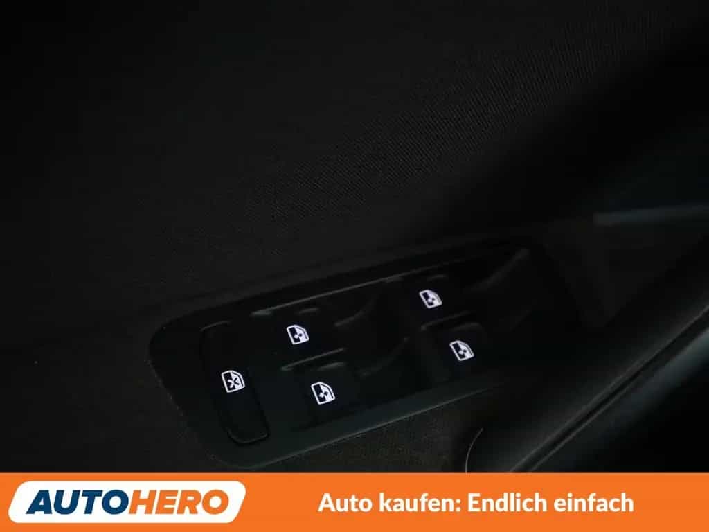 Volkswagen Golf VII 1.2 TSI Allstar BMT*NAVI*PDC*SHZ*KLIMA* 03/2016-photo-28