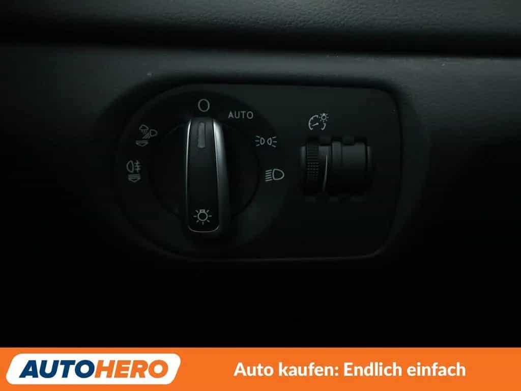Audi Q3 1.4 TFSI ACT  Aut.*NAVI*XENON*TEMPO*PDC*SHZ* 08/2017-photo-31