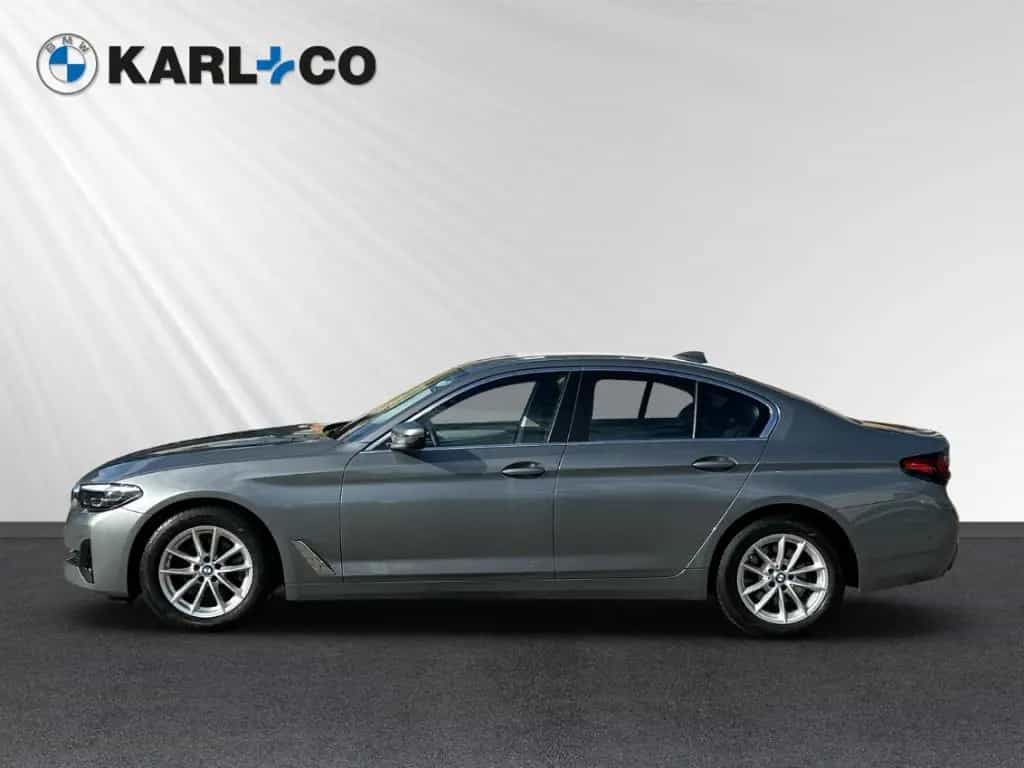 BMW 5 Series 520 d Limousine Sportsitze Alarm Lordosenstütze 06/2023-photo-1
