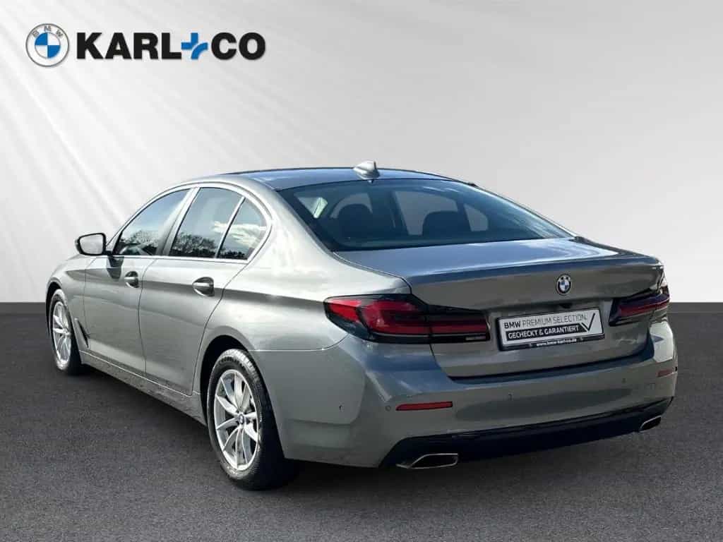 BMW 5 Series 520 d Limousine Sportsitze Alarm Lordosenstütze 06/2023-photo-2