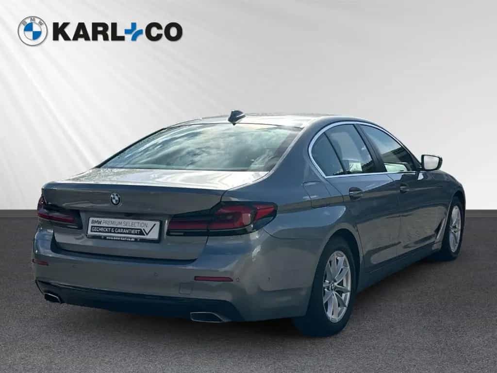 BMW 5 Series 520 d Limousine Sportsitze Alarm Lordosenstütze 06/2023-photo-3