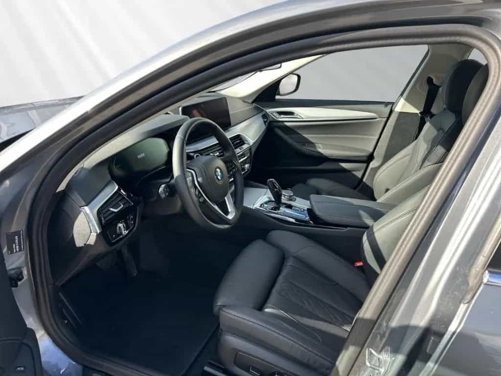 BMW 5 Series 520 d Limousine Sportsitze Alarm Lordosenstütze 06/2023-photo-7