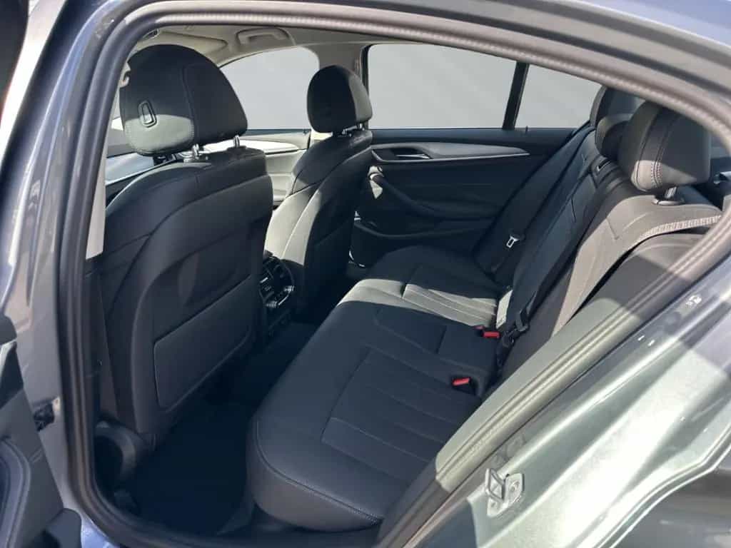 BMW 5 Series 520 d Limousine Sportsitze Alarm Lordosenstütze 06/2023-photo-8