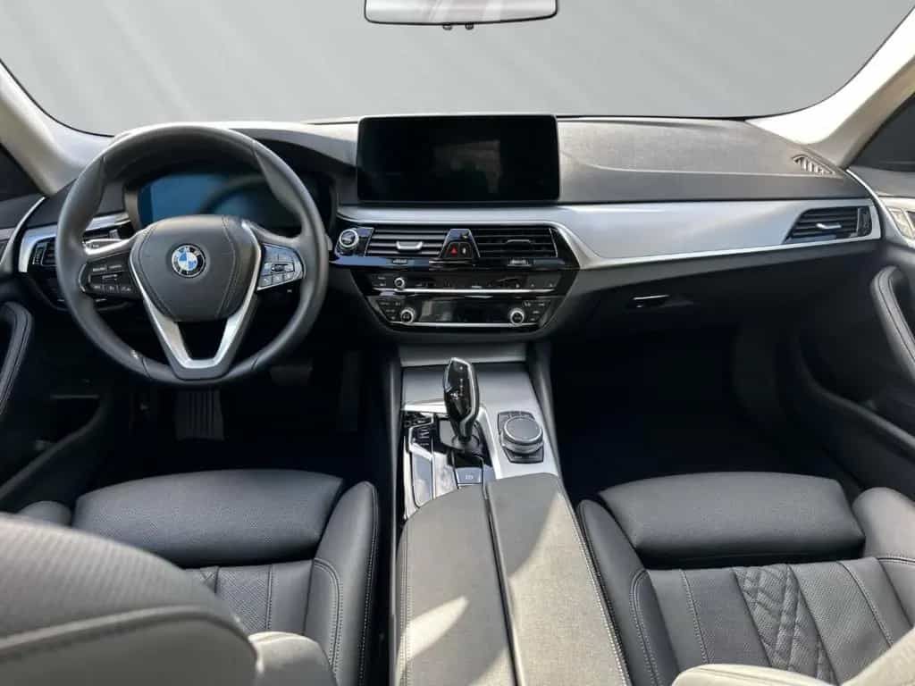 BMW 5 Series 520 d Limousine Sportsitze Alarm Lordosenstütze 06/2023-photo-9