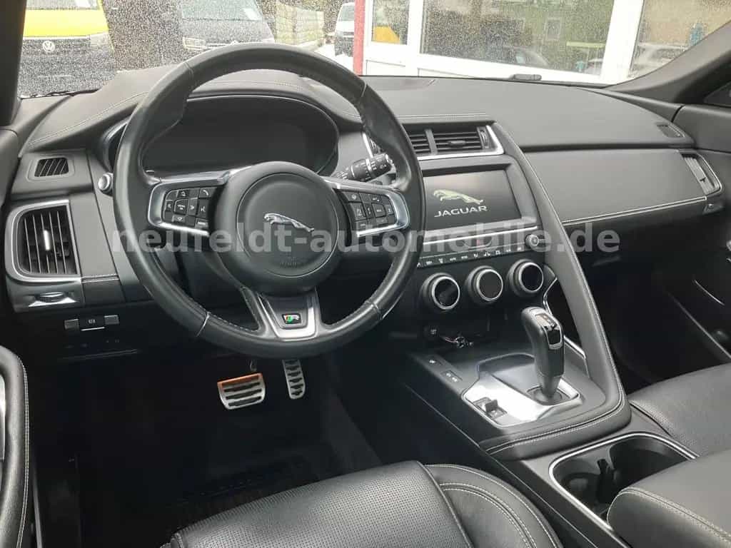 Jaguar E-Pace R-Dynamic S Performance Pano Matrix AHK 08/2020-photo-21