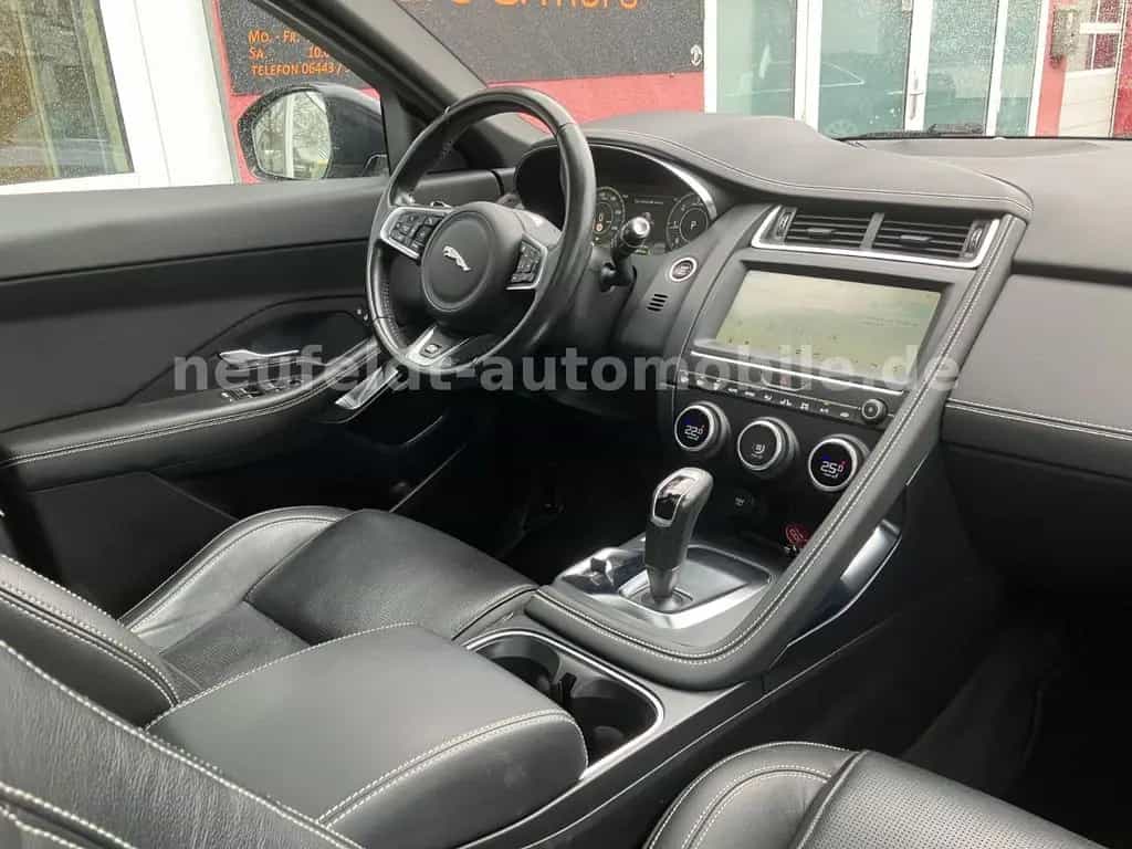Jaguar E-Pace R-Dynamic S Performance Pano Matrix AHK 08/2020-photo-24