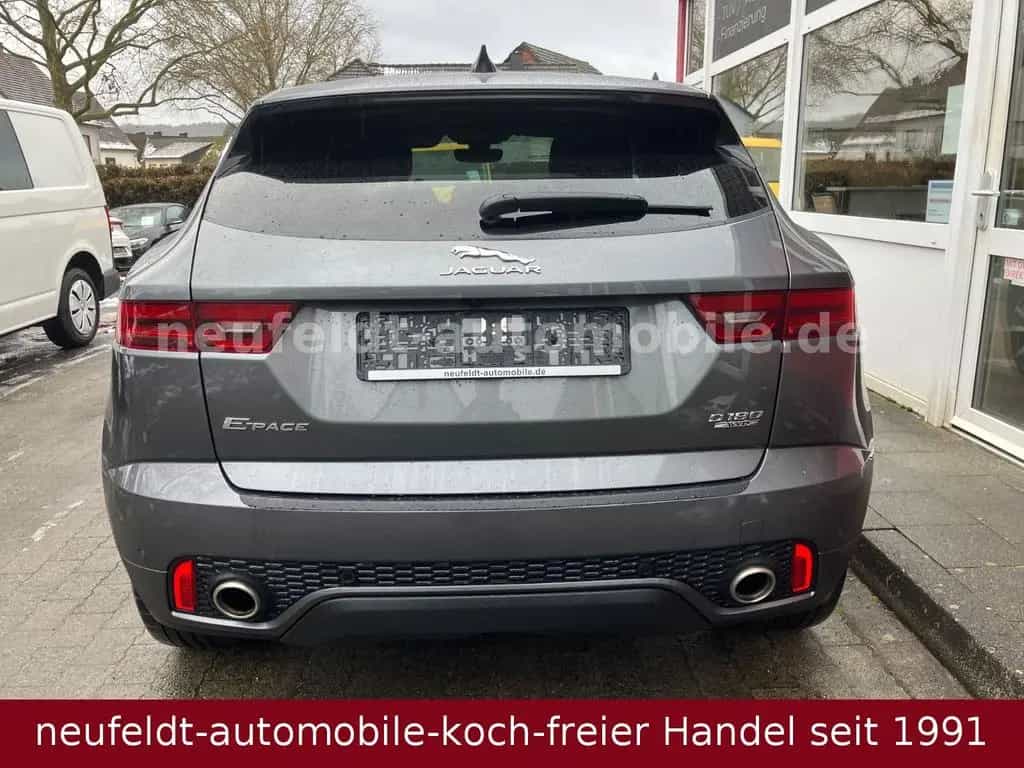 Jaguar E-Pace R-Dynamic S Performance Pano Matrix AHK 08/2020-photo-8