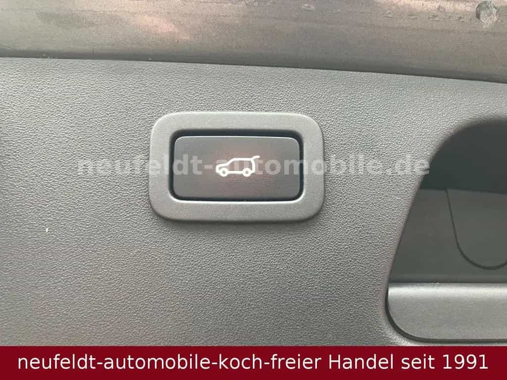 Jaguar E-Pace R-Dynamic S Performance Pano Matrix AHK 08/2020-photo-9