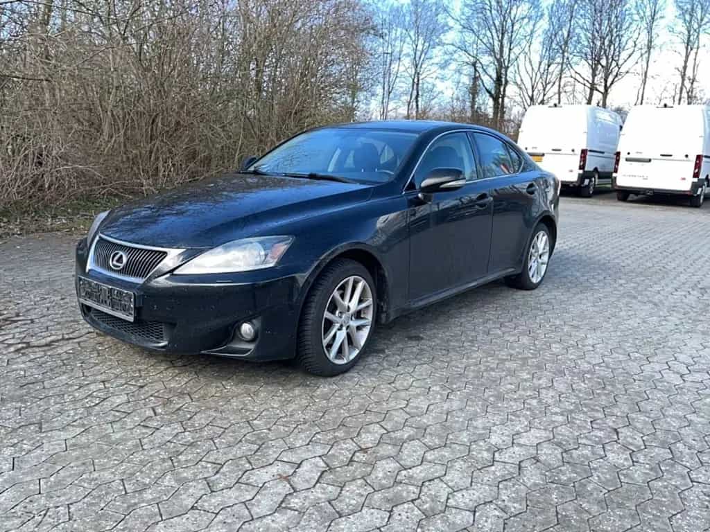 Lexus ANDERE IS 200d 11/2010-photo-0