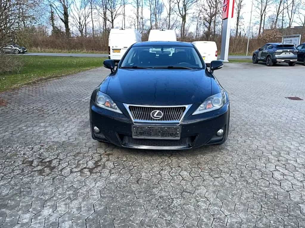 Lexus ANDERE IS 200d 11/2010-photo-1
