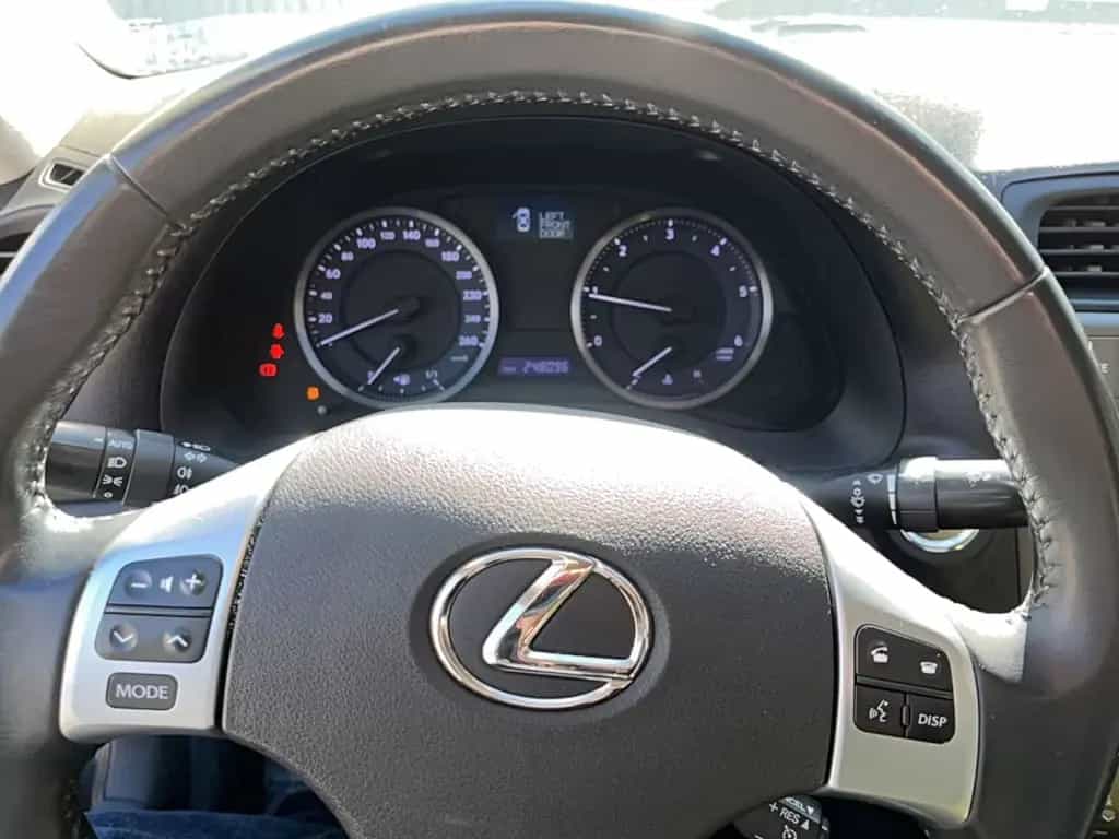 Lexus ANDERE IS 200d 11/2010-photo-14