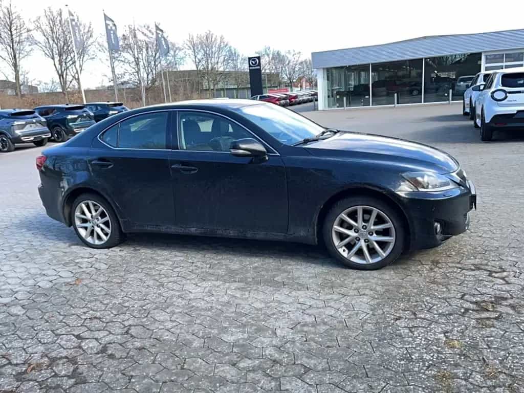 Lexus ANDERE IS 200d 11/2010-photo-2