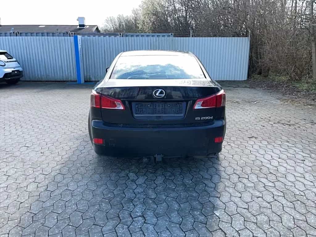 Lexus ANDERE IS 200d 11/2010-photo-4