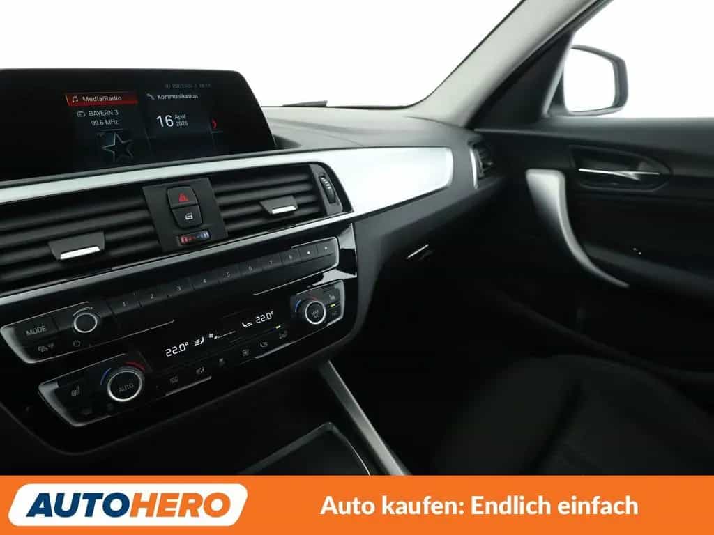 BMW 118 i Sport Line Aut.*NAVI*LED*TEMPO*PDC*SHZ* 06/2019-photo-25