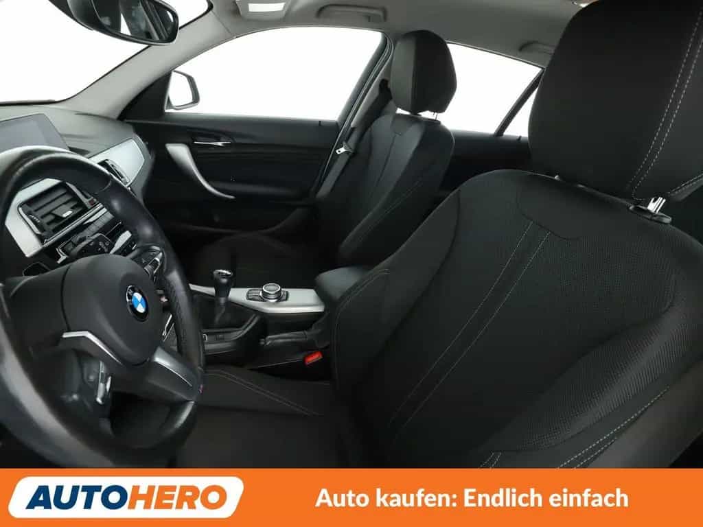 BMW 118 i Sport Line Aut.*NAVI*LED*TEMPO*PDC*SHZ* 06/2019-photo-9