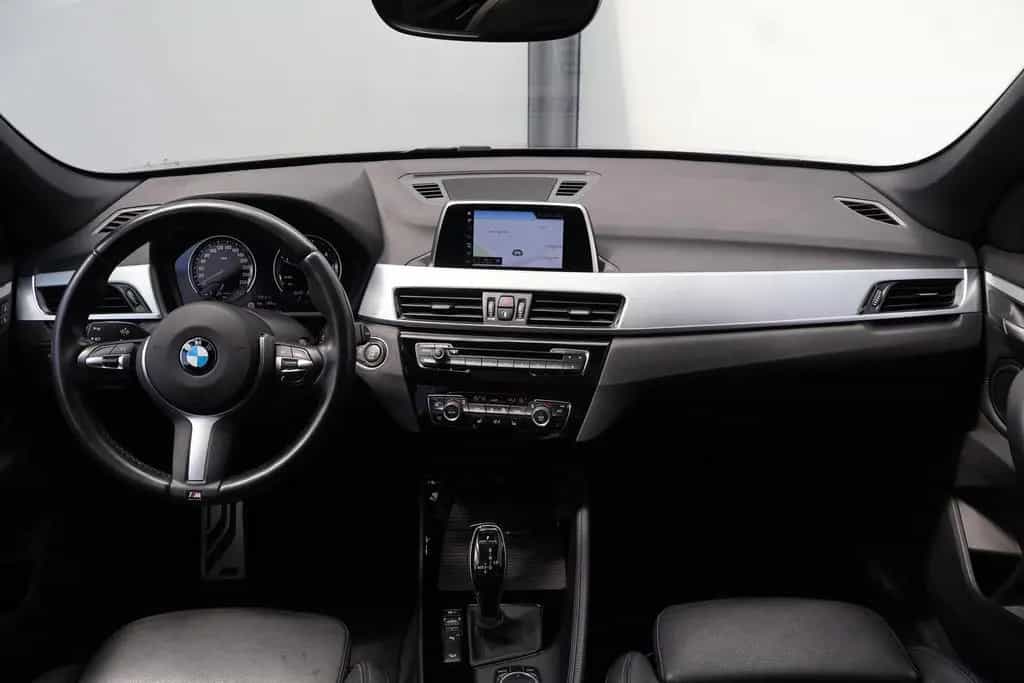 BMW X1 xDrive 20 d M Sportpaket Pano Leder LED Navi 09/2018-photo-13