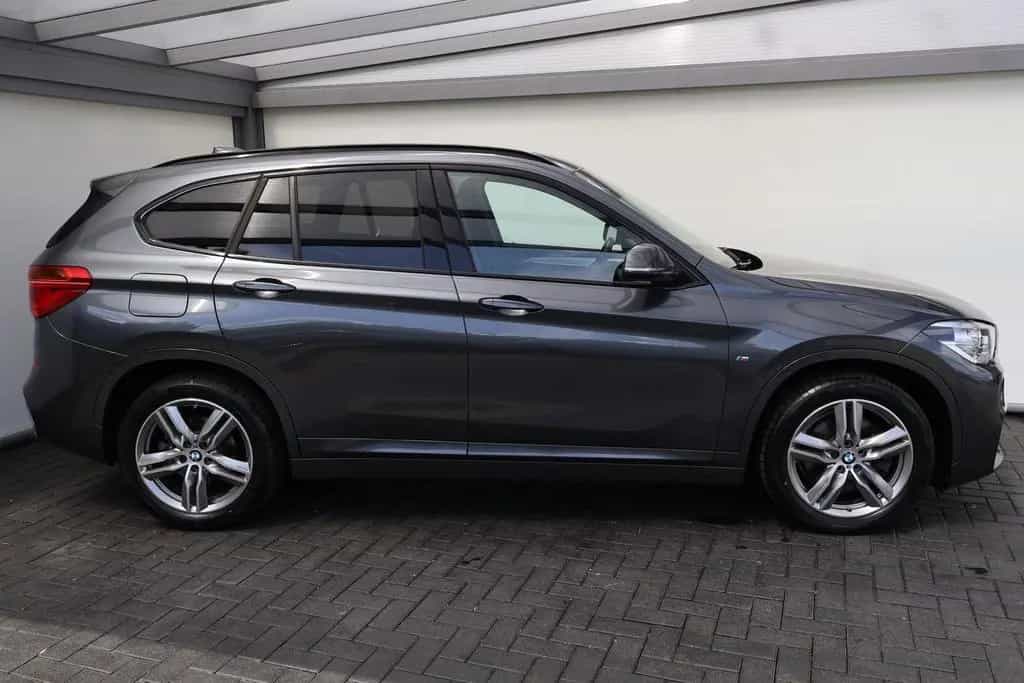 BMW X1 xDrive 20 d M Sportpaket Pano Leder LED Navi 09/2018-photo-8