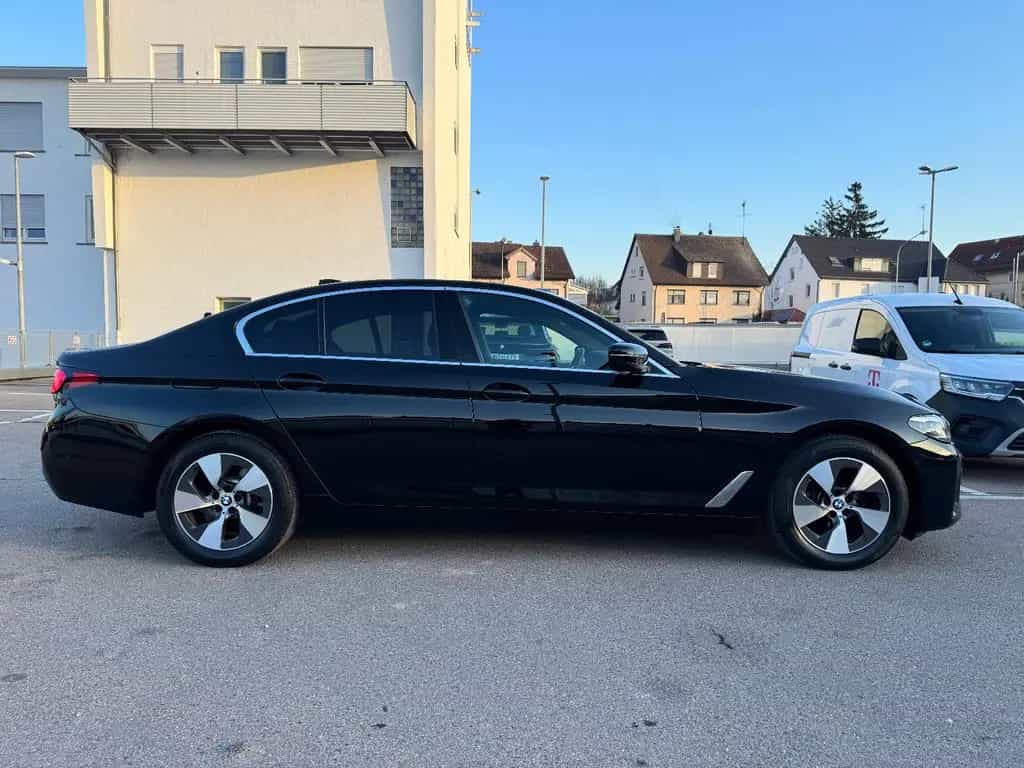 BMW 5 Series 520 d Aut. AHK/LEDER/LED/NAVI/KAMERA/ALU 02/2022-photo-3